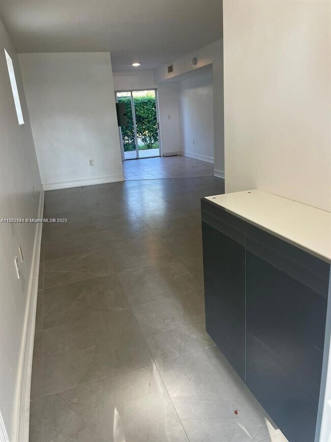 Building Photo - 2721 SE 12th Pl