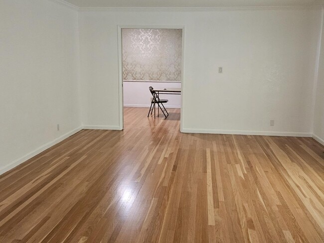 Building Photo - 1216 W Keats Ave