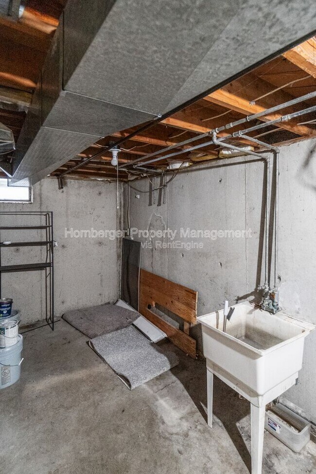 Building Photo - 1922 E 39th Ave