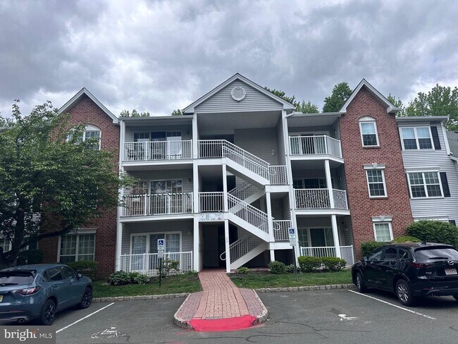 Building Photo - 65 Cheverny Ct
