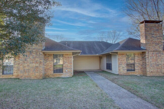 Building Photo - 5805 Sidney Dr