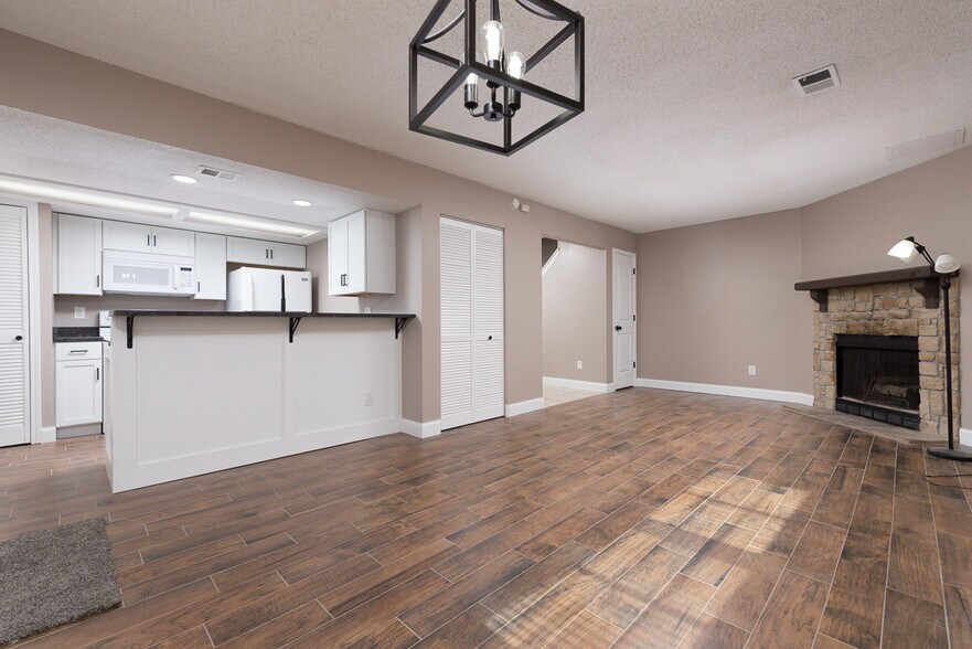 Building Photo - 8303 N Everton