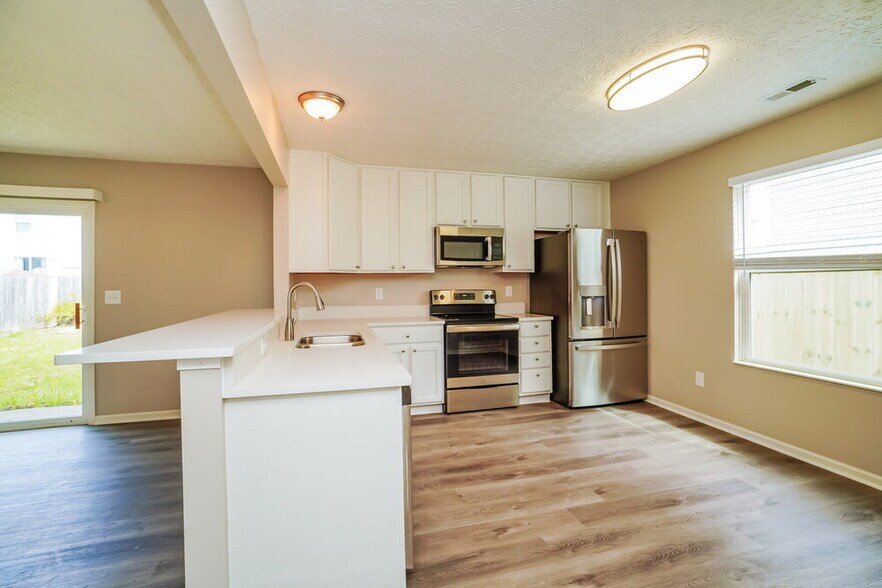 Building Photo - 3158 Kings Realm Ave
