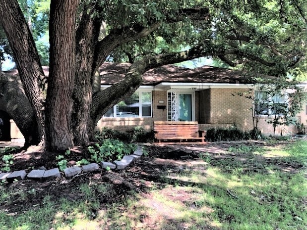 Primary Photo - Updated Broadmoor Home!!