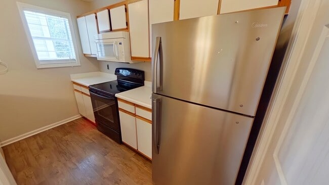 Building Photo - 300 Waterdown Dr