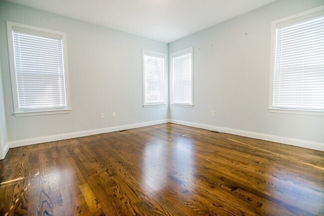 Building Photo - 757 Washington St