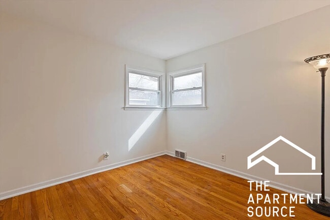 Building Photo - 4538 Dempster St