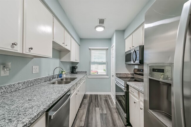 Building Photo - 1415 Ramada Dr