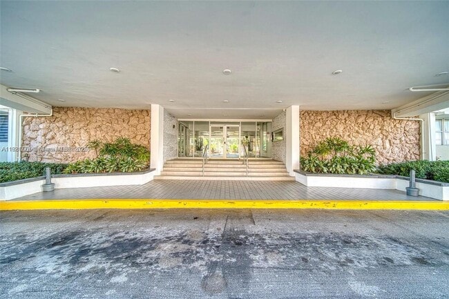 Building Photo - 401 Golden Isles Dr