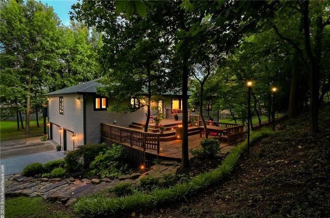 Building Photo - 3261 Eden Dr