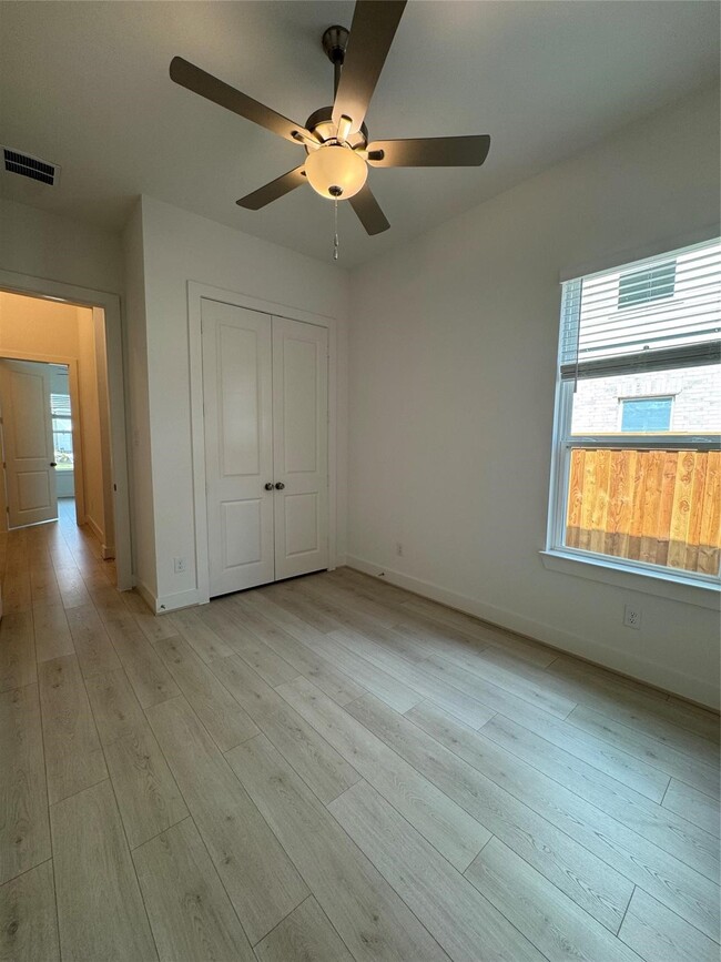 Building Photo - 7129 Carriage Lgt Dr