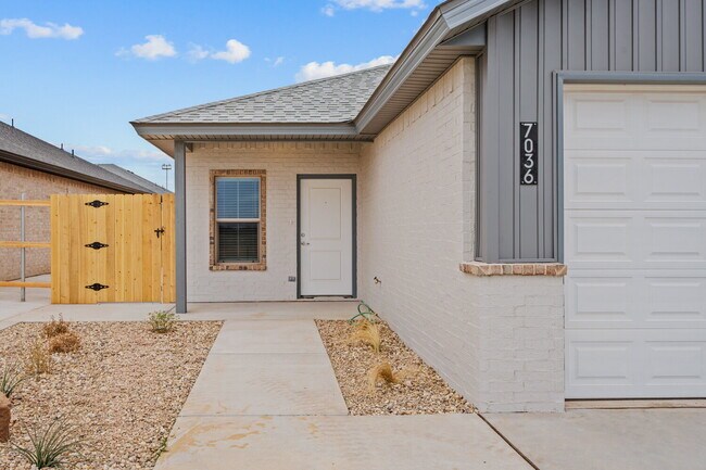 Building Photo - Brand new townhomes in Frenship East!