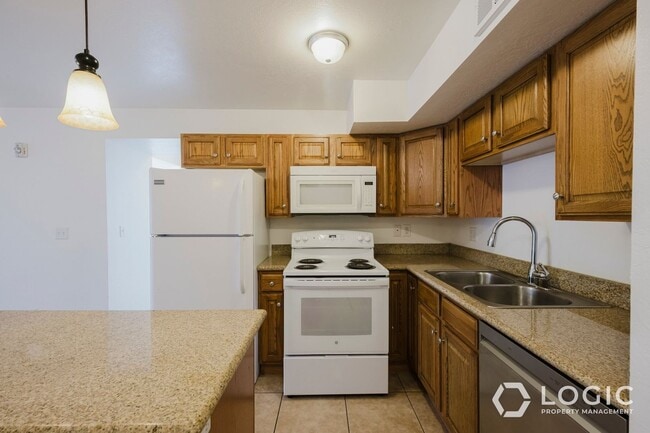 Building Photo - 1044 E 400 S