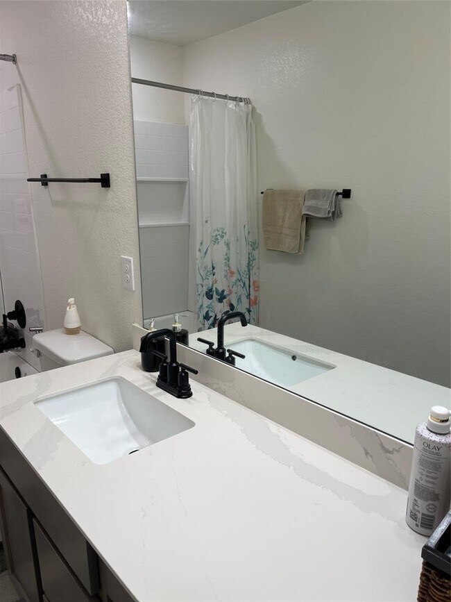 Building Photo - 1537 Sonny Dr