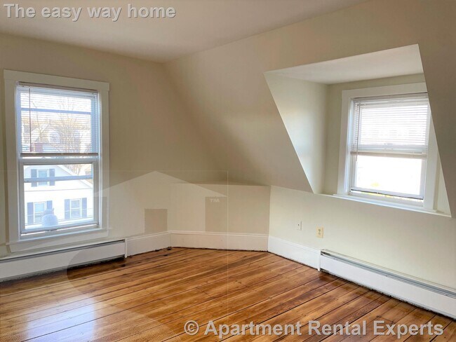 Building Photo - 14 Chestnut St