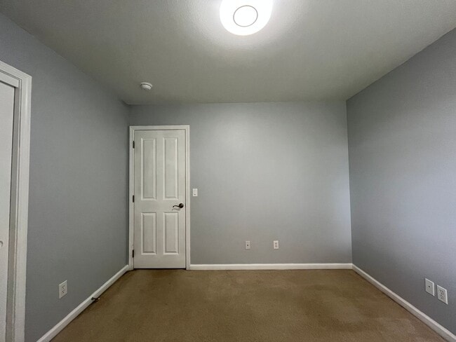 Building Photo - Paso Robles Townhouse, close to downtown!