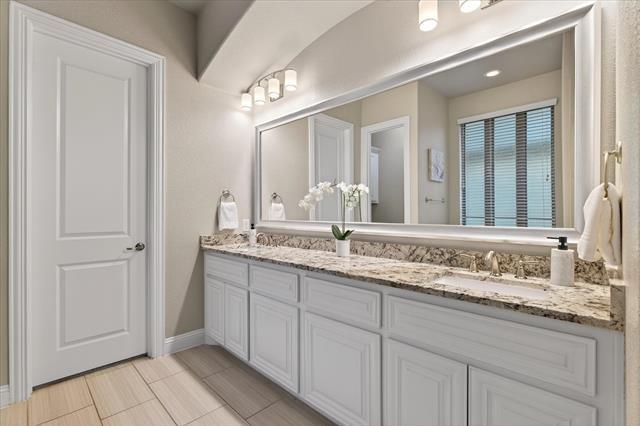 Building Photo - 452 Balmora Way