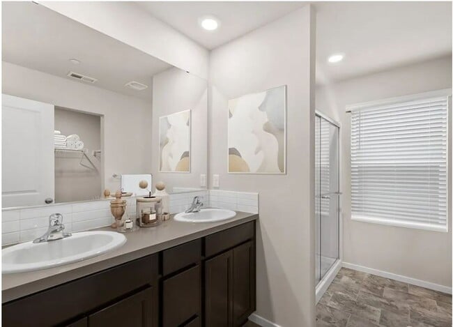 Building Photo - Fabulous 4-bedroom home in desirable Lipoma Firs Community of Puyallup!!