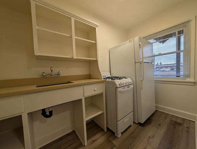 Building Photo - Charming 1 Bedroom, 1 Bath Apartment With ...