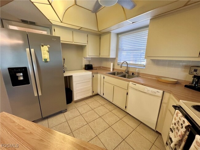 Building Photo - 10 Regency Ct