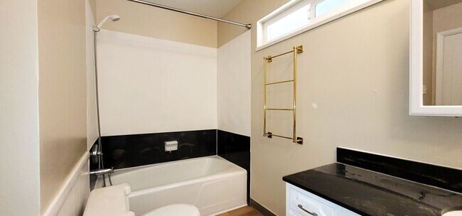 Building Photo - Beautiful 2 Bedroom / 2 Bath Bungalow Next to Hidden Valley Golf Club with Large Private Patio, N...