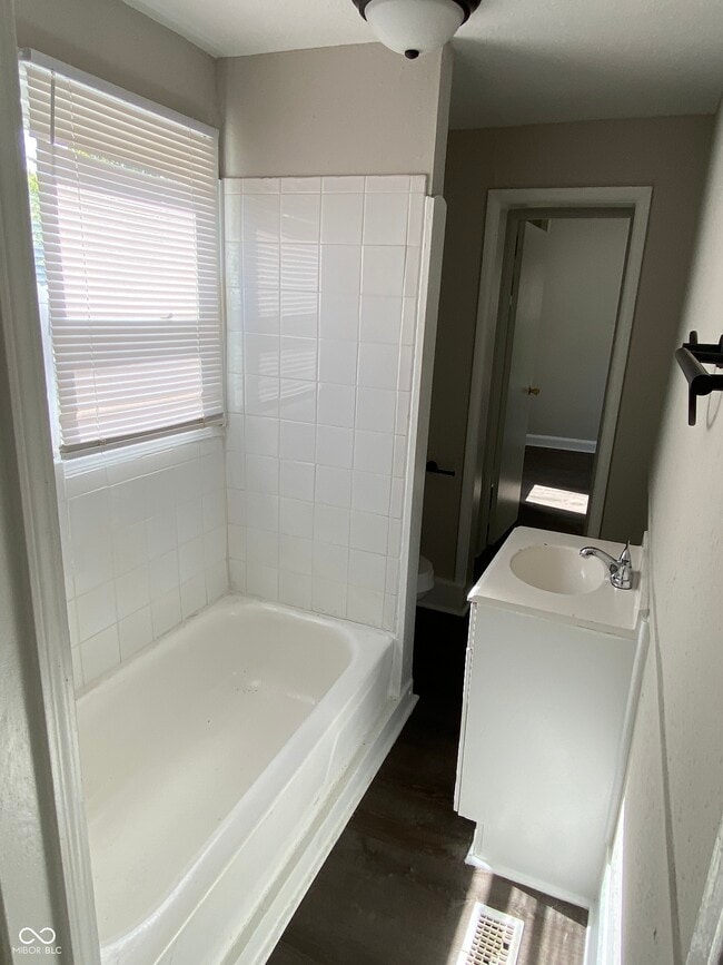 Building Photo - 2373 N Oxford St