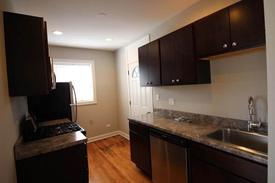 Building Photo - 4408 W Belden St