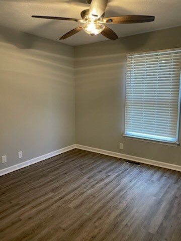 Building Photo - 180 Country Haven Dr