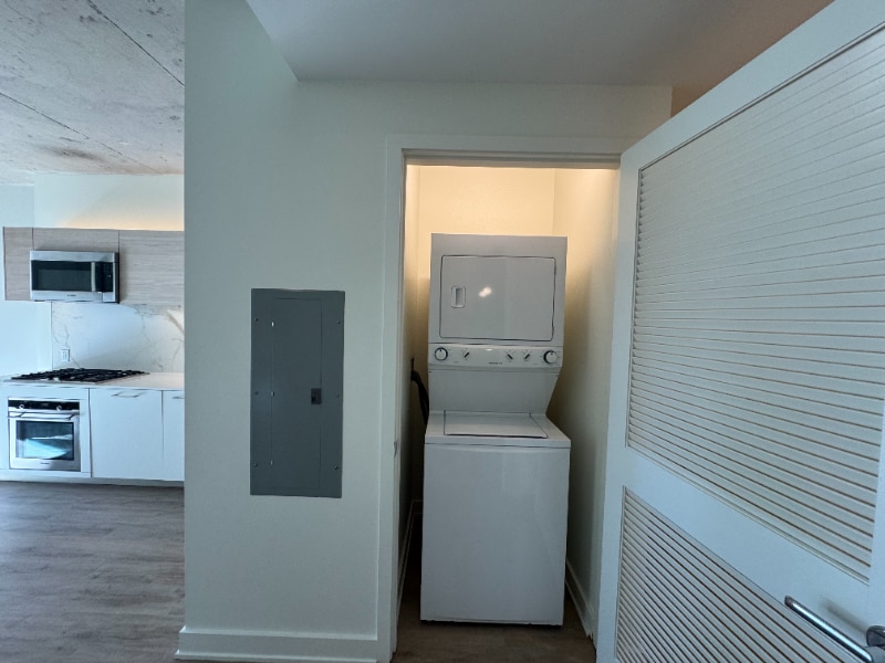 Building Photo - 167 N Desplaines St