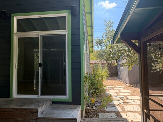 Building Photo - 6115 Felix Ave