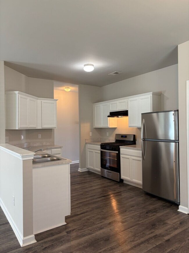 Building Photo - 401 Woodland Trl