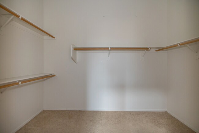 Building Photo - 1141 W Tenniel Dr