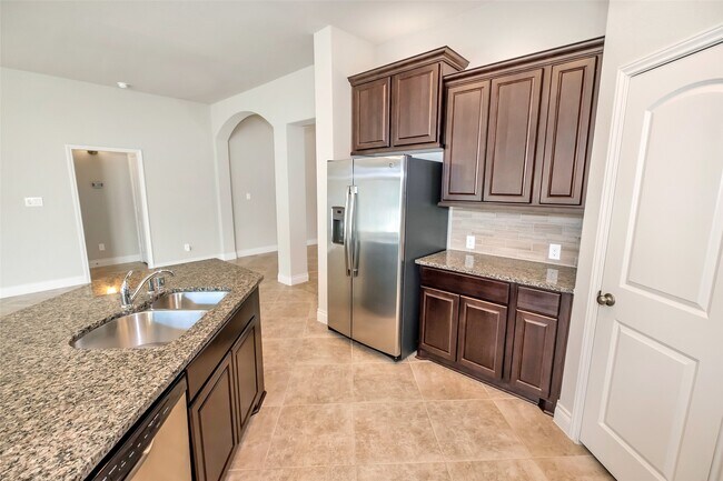 Building Photo - 2911 River Flower Ln