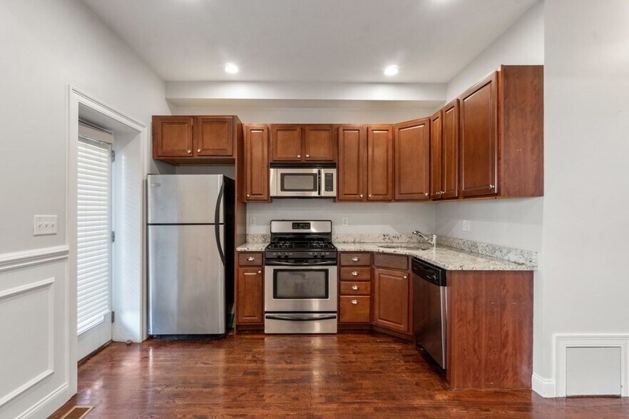 Building Photo - 110 N St