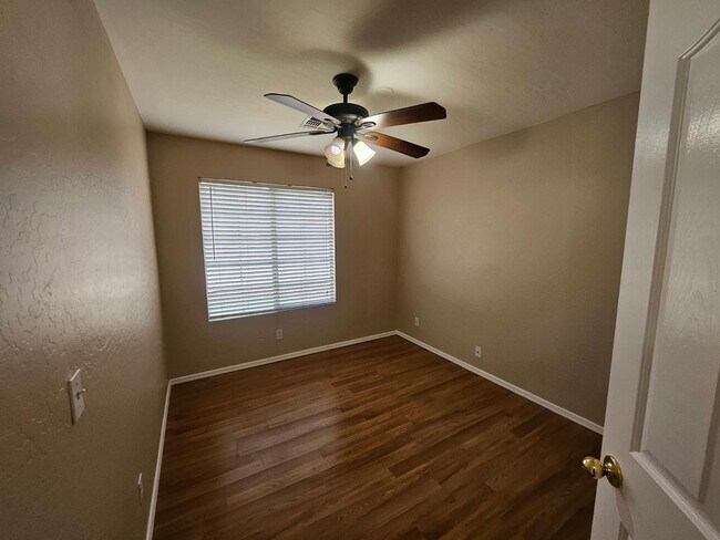 Building Photo - 2863 E Oakland Ct