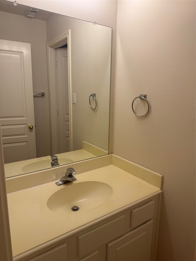 Building Photo - 12022 Miramar Shores Dr