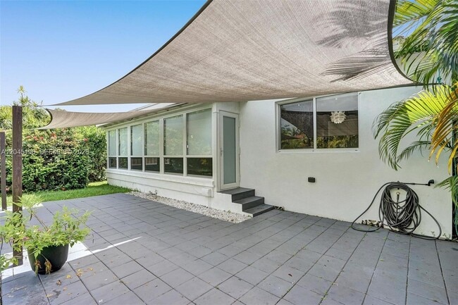 Building Photo - 9040 Carlyle Ave