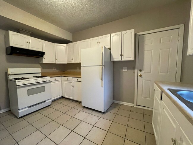 Building Photo - 726 Morgan Avenue North