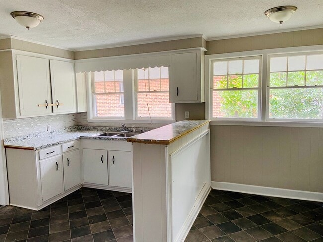 Building Photo - 4/2 home for rent! $1100