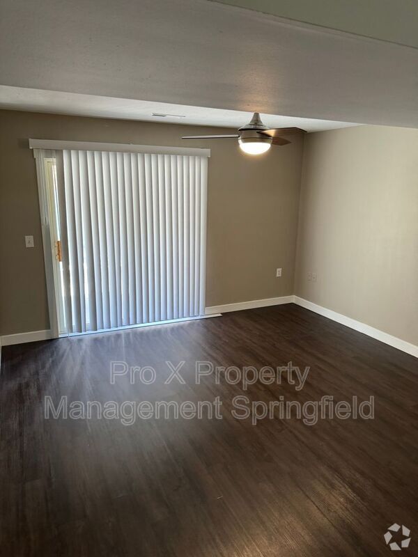 Building Photo - 2121 Southfork Dr