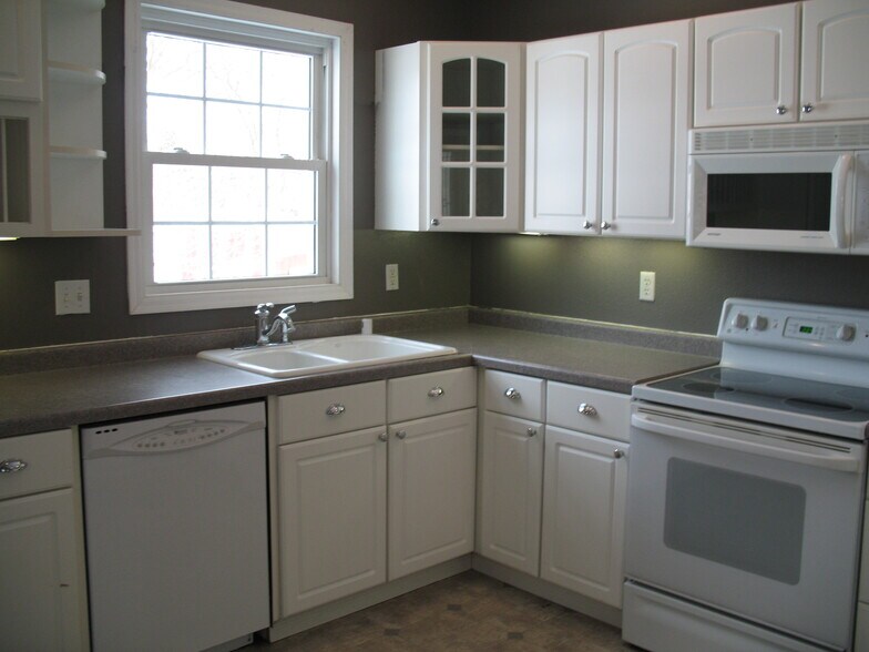 Building Photo - 209 Garland St E