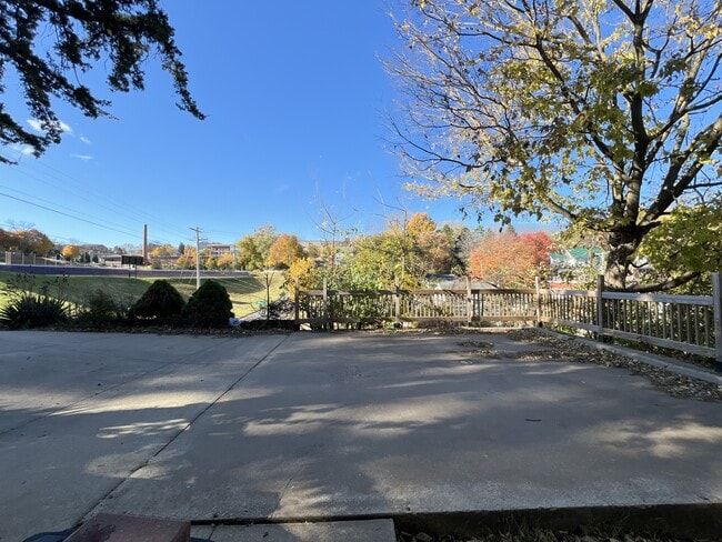 Building Photo - 579 W 16th St