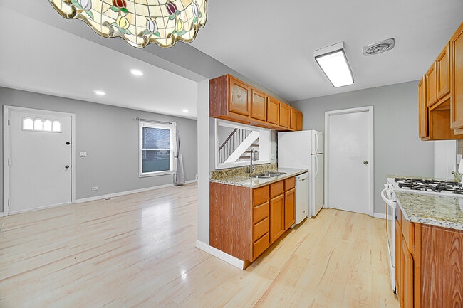 Building Photo - 235 Harvest Ct