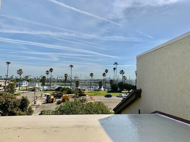 Building Photo - Beautiful Coastal Rental in Oxnard | 2 Bed...