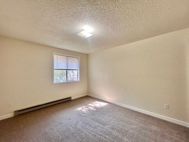 Building Photo - Charming Ground-Level 1 Bed with In-Unit Laundry