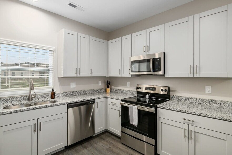 Building Photo - 5883 Cabernet Ave