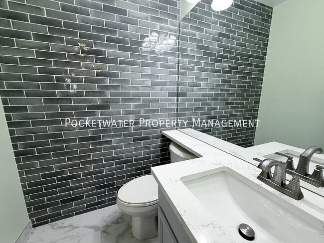 Building Photo - 575 Spruce Cir