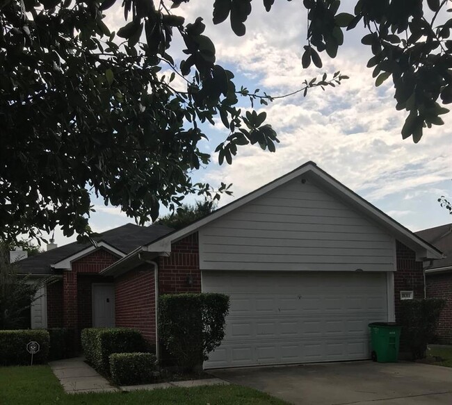 Building Photo - 18311 Beaverdell Dr