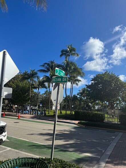 Building Photo - 220 Collins Ave