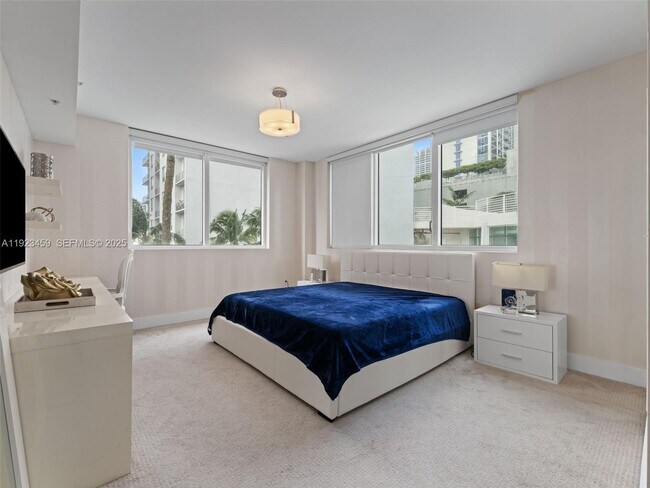 Building Photo - 253 NE 2nd St